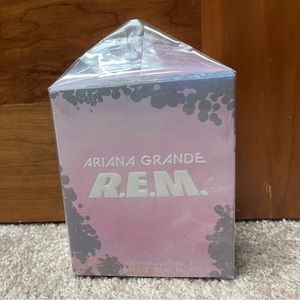 Ariana Grande perfume